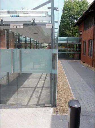 Fully Enclosed Glass Kiosk to Offices South Mimms